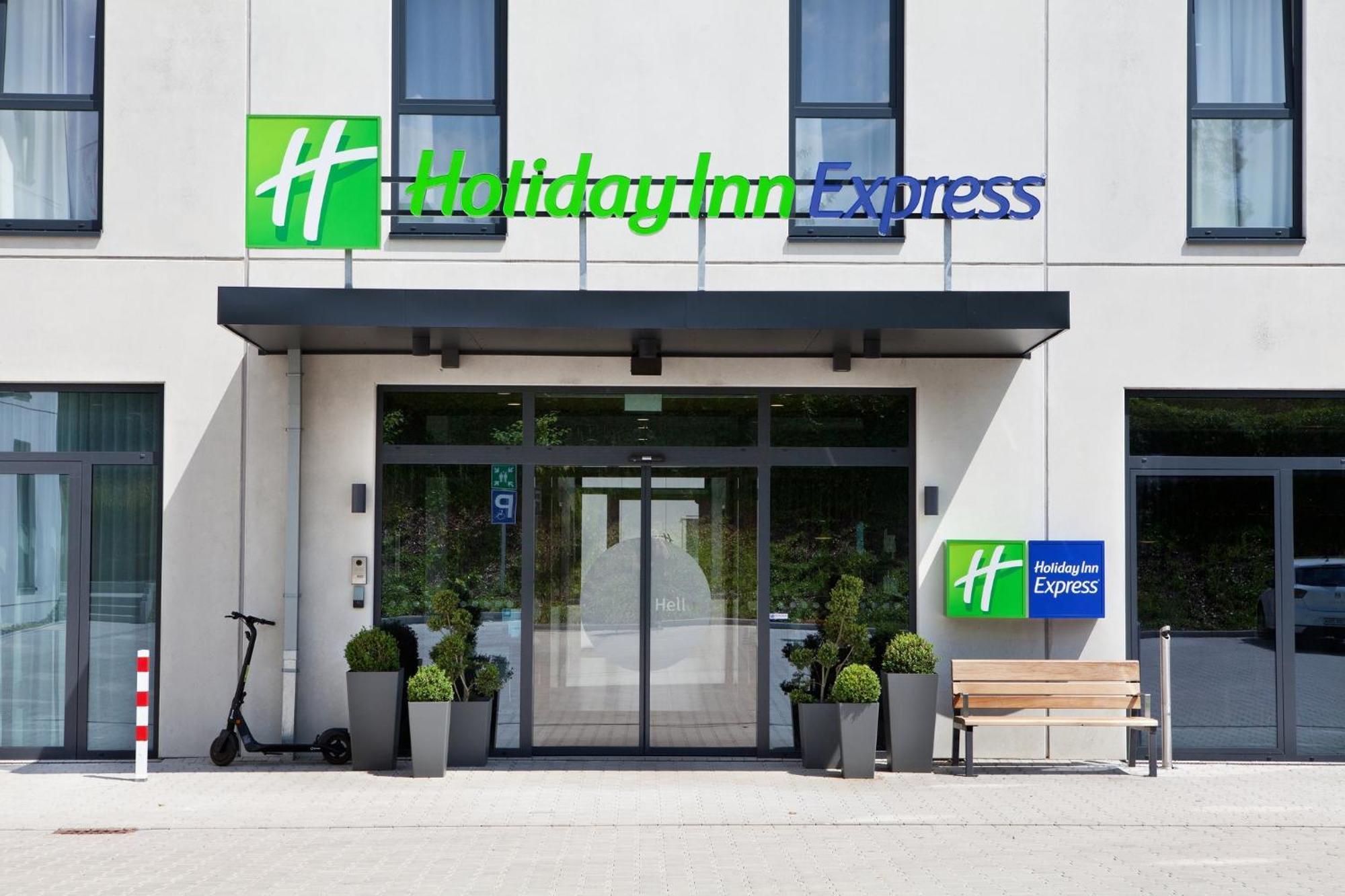Holiday Inn Express - 雷姆沙伊德 外观 照片